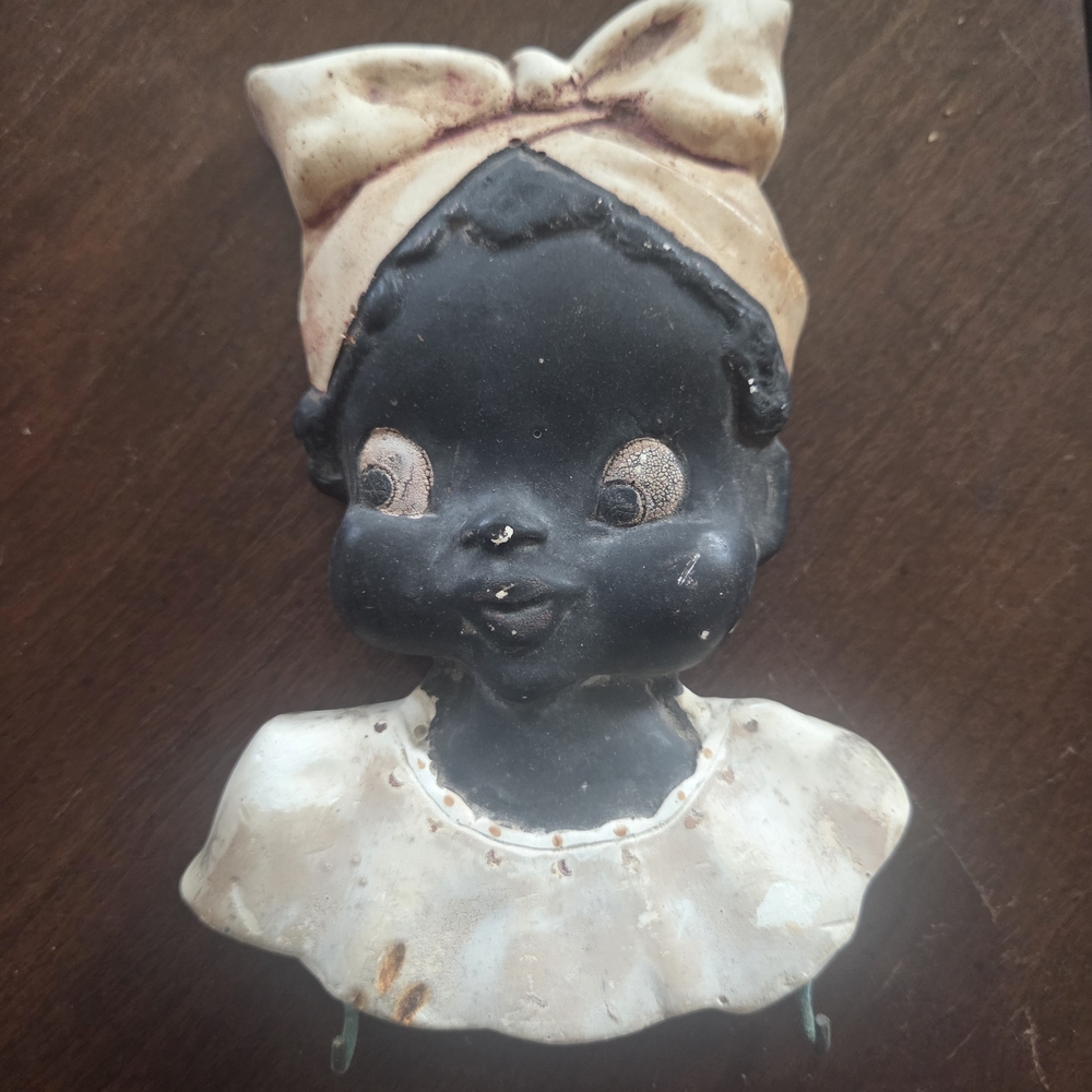 Charming Ceramic Wall Art with Bow